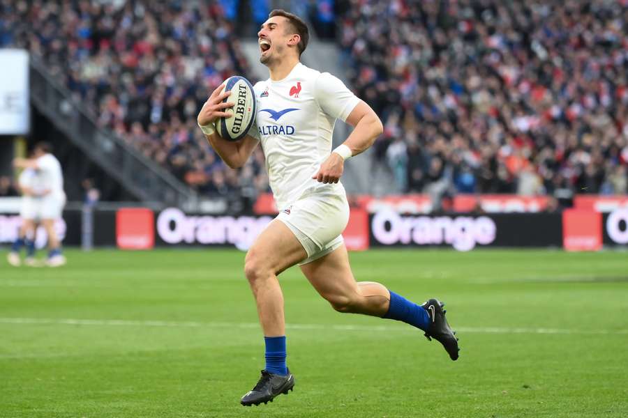 France's full-back Thomas Ramos runs with the ball