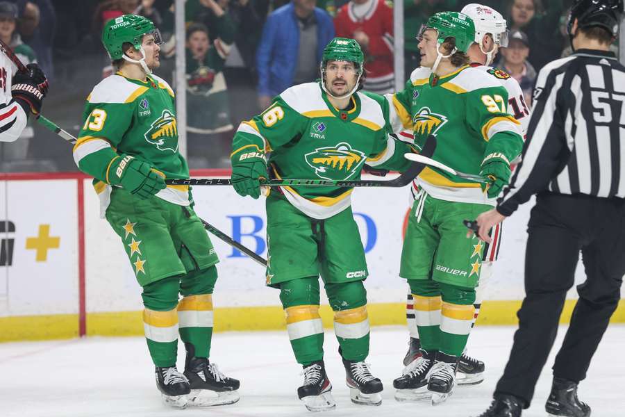 Wild's Mats Zuccarello (hat trick) stings Blackhawks