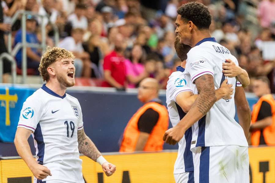 Harvey Elliott (l) celebrates his goal with Jarell Quansah