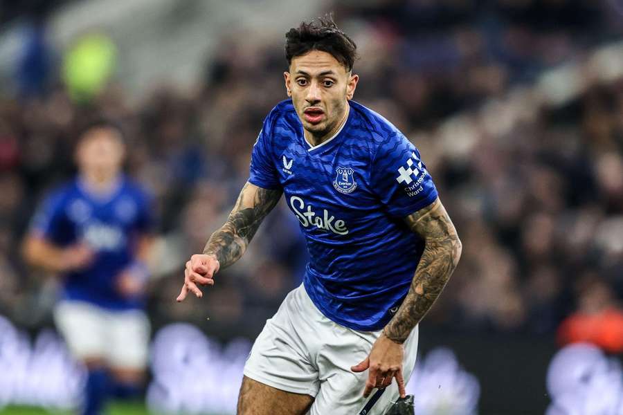 Moyes pushed about Everton plans for McNeil amid Forest interest Moyes pushed about Everton plans for McNeil amid Forest interest
