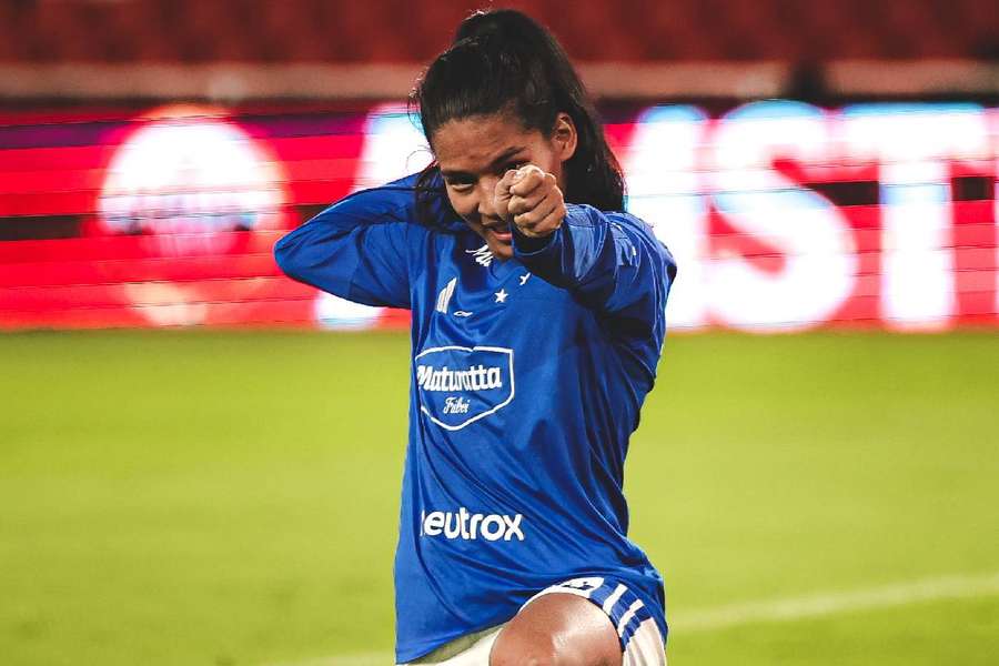 Marília fez gol da vitória no rebote de cobrança de falta