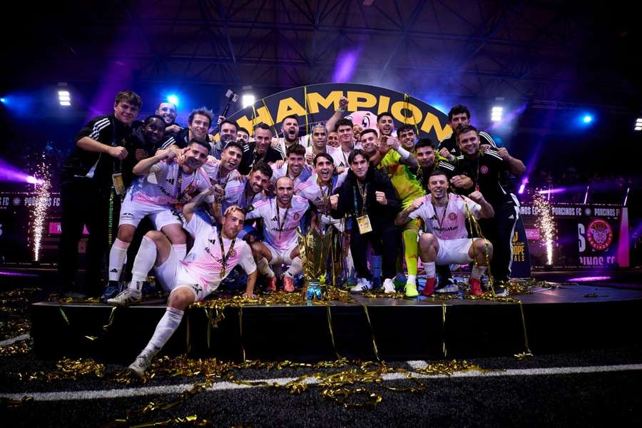 Porcinos celebrando su título