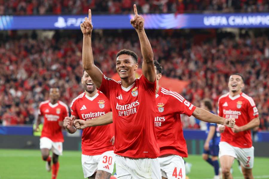 Alexander Bah fez o terceiro golo do Benfica diante do Atlético de Madrid