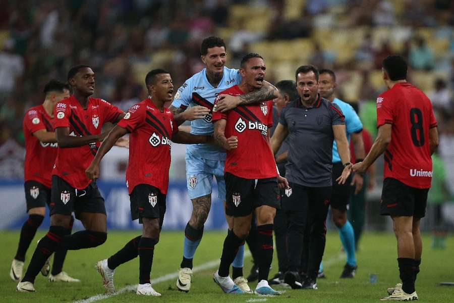 Luiz Fernando marco um golaço no Maracanã