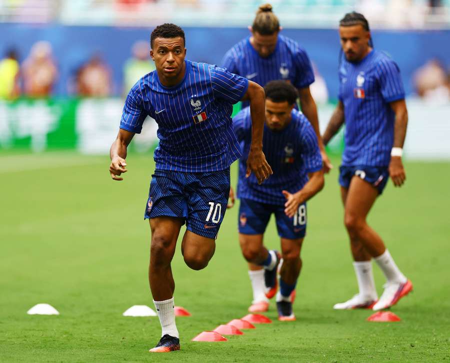Kylian Mbappe warms up Kylian Mbappe warms up