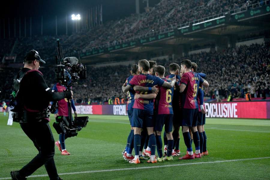 Los jugadores del Barça celebran el gol ante el Rayo