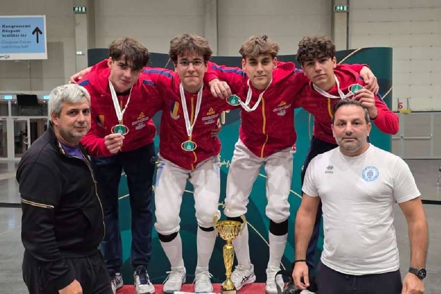 Aur pentru echipa masculină de cadeți a României la concursul de sabie de la Cupa Mate-Huniber Aur pentru echipa masculină de cadeți a României la concursul de sabie de la Cupa Mate-Huniber