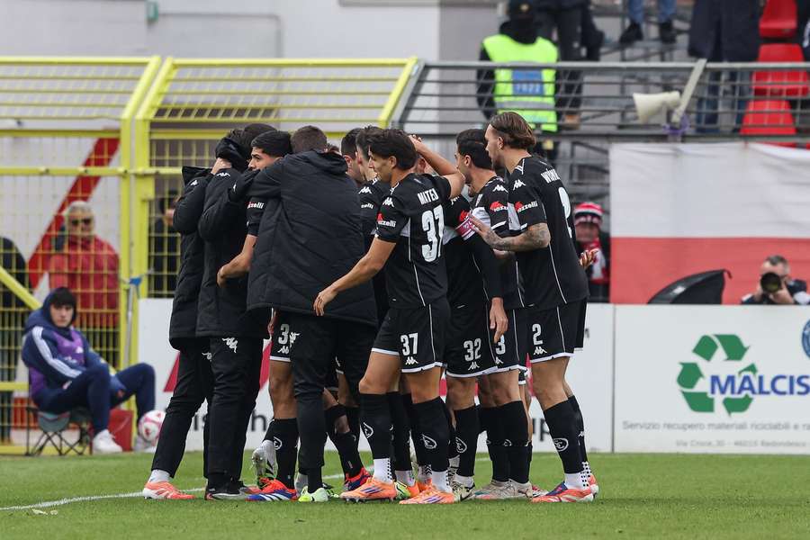 Il Mantova festeggia un gol