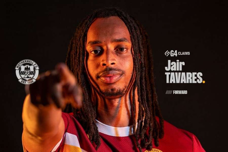 Jair Tavares emprestado ao Motherwell