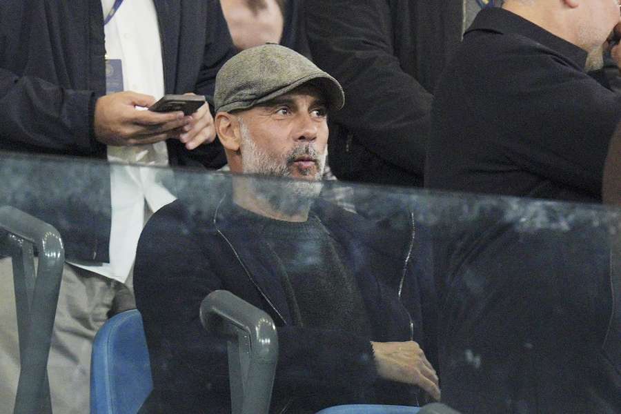 Pep Guardiola auf der Tribüne Pep Guardiola auf der Tribüne