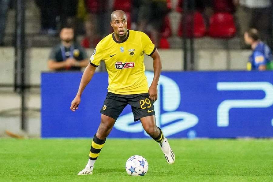 Djibril Sidibé contra o Brighton