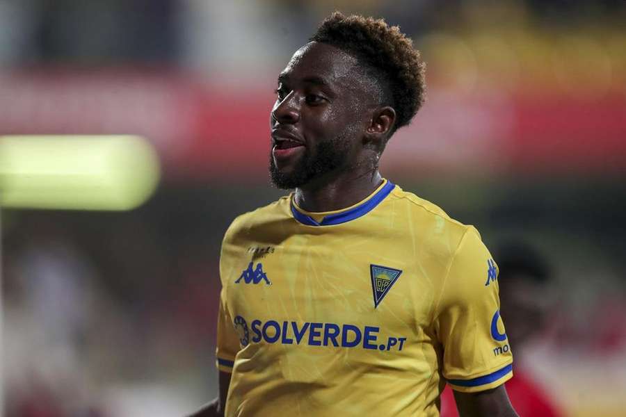 Léa-Siliki tinha mais dois anos de contrato com o Estoril