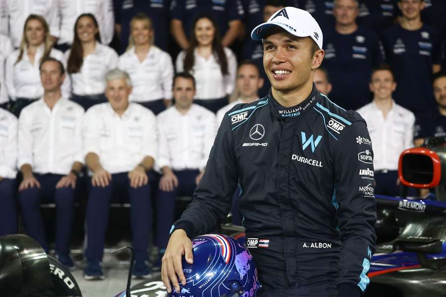 Williams' Alexander Albon na de kwalificatie voor de GP van Abu Dhabi op 19 november 2022