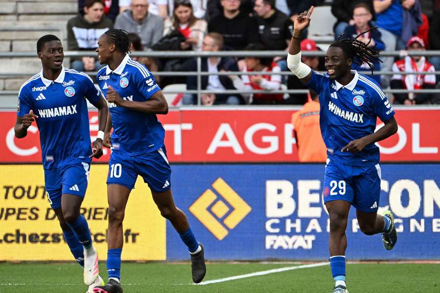 Les Strasbourgeois célébrant leur but.