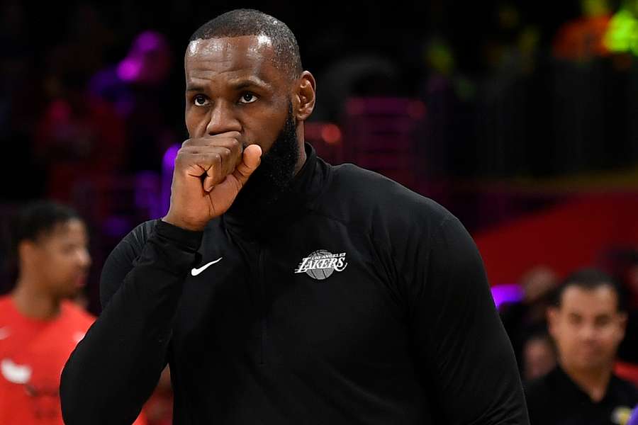 LeBron returns for Lakers after 13-game NBA absence | Flashscore.co.uk