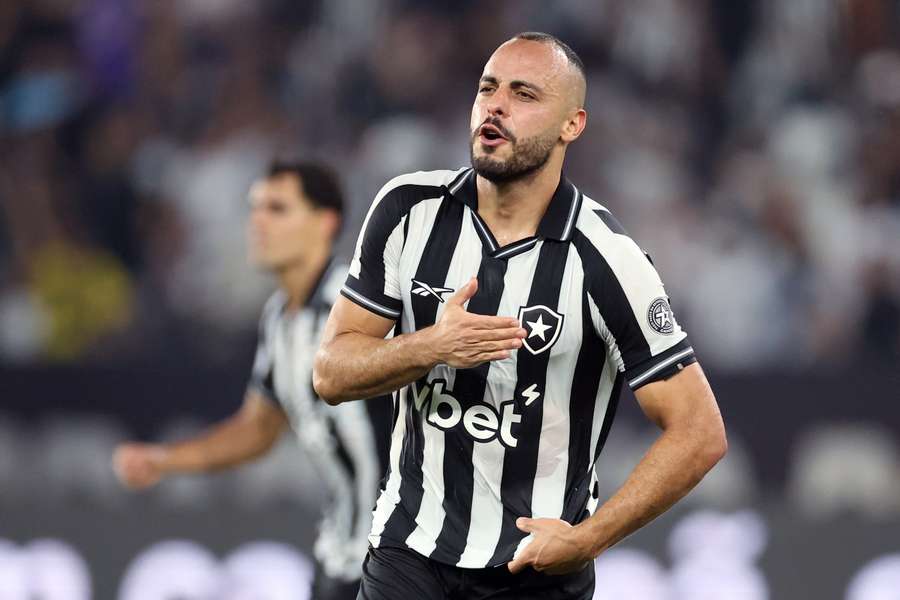 Arthur Cabral foi o grande destaque da vitória do Botafogo