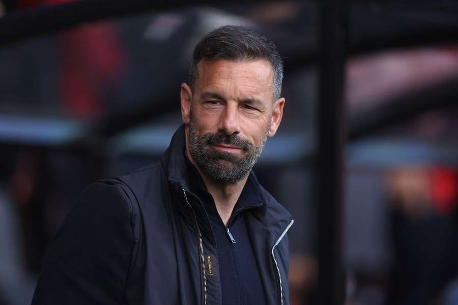 Ruud van Nistelrooy Backed as Option for European Club After Struggling at Leicester Ruud van Nistelrooy Backed as Option for European Club After Struggling at Leicester