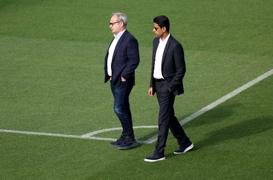 Al-Khelaifi y el asesor deportivo Luis Campos, en un entrenamiento del PSG