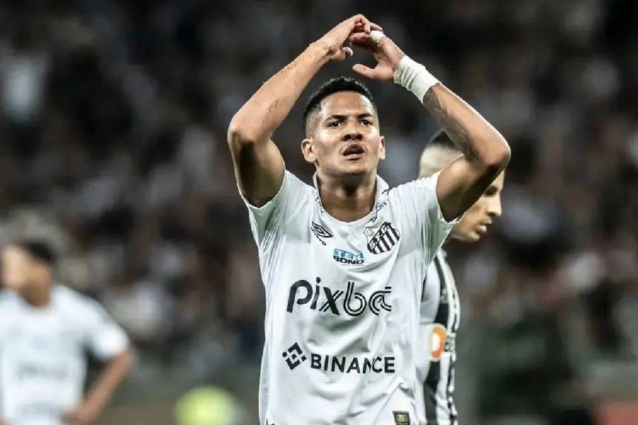 Ângelo deixa o Santos após 129 partidas e cinco gols