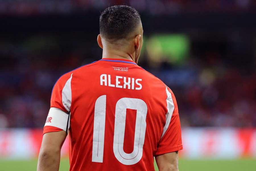 Alexis Sánchez sigue sin poder vestir la 10 de Chile