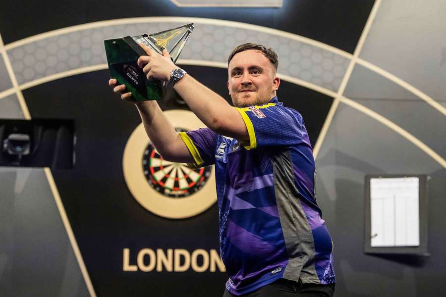 Luke Littler gewann die Premier League 2024 und 2026 Luke Littler gewann die Premier League 2024 und 2026