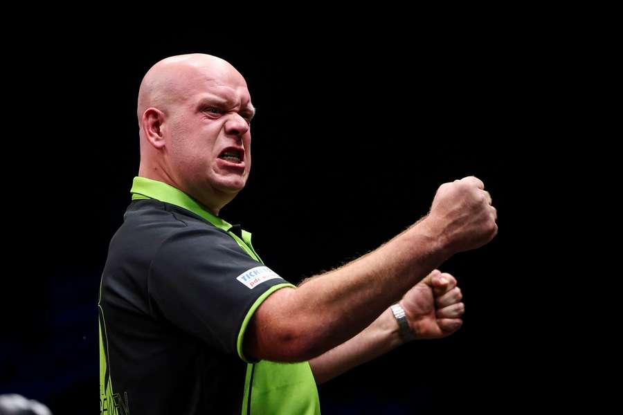 Van Gerwen versloeg Ratajski met 6-4