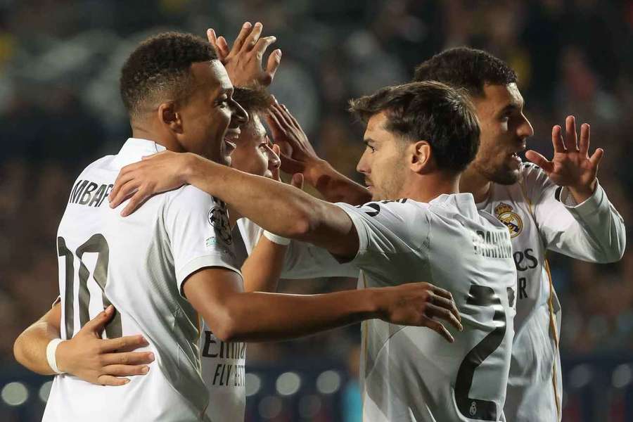 Kylain Mbappé nastřílel Kajratu Almaty hattrick.