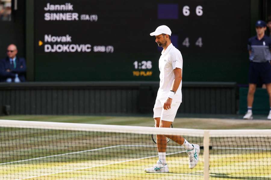 Djokovic sconsolato Djokovic sconsolato