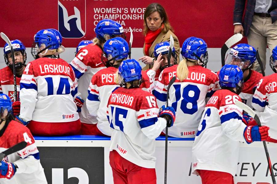 Carla MacLeodová vybrala hráčky na olympiádu.