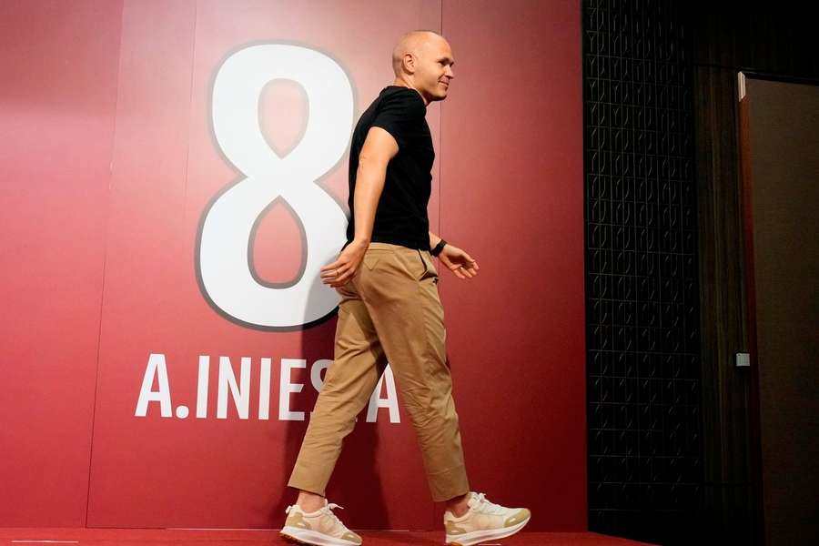 Ex-Topstar Iniesta verlässt Tabellenführer Kobe, das gab der 39-jährige Spanier am Donnerstag unter Tränen bekannt.