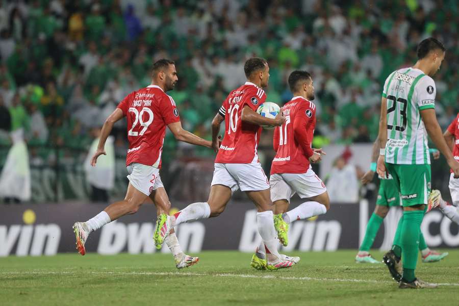 O golo de Alan Patrick não impediu confirmação da vitória do time colombiano O golo de Alan Patrick não impediu confirmação da vitória do time colombiano