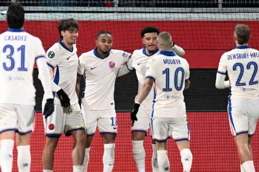 A festa dos jogadores do Chelsea no golo de Nkunku