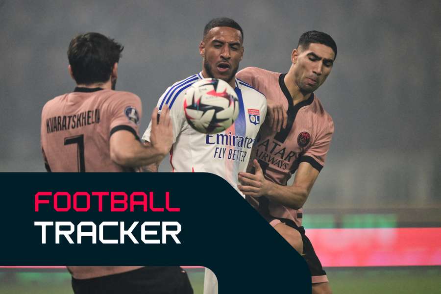 Corentin Tolisso (C) fights for the ball