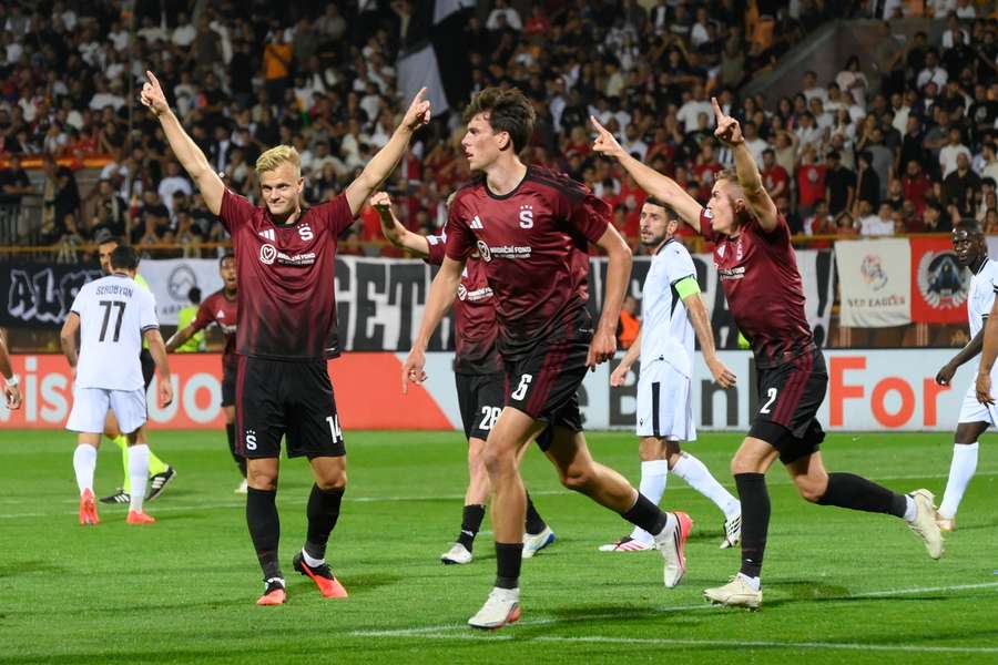 Brunes (vlevo) gól ještě nedal, Guddal ve středu skóroval dvakrát. Brunes (vlevo) gól ještě nedal, Guddal ve středu skóroval dvakrát.