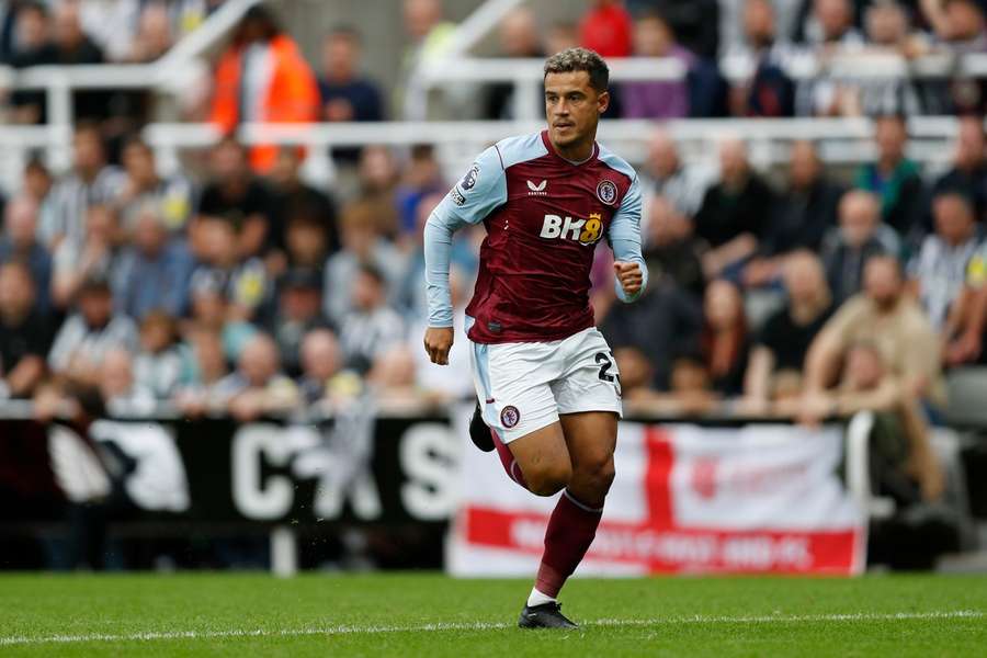 Philippe Coutinho, do Aston Villa, juntou-se ao Al-Duhail por empréstimo