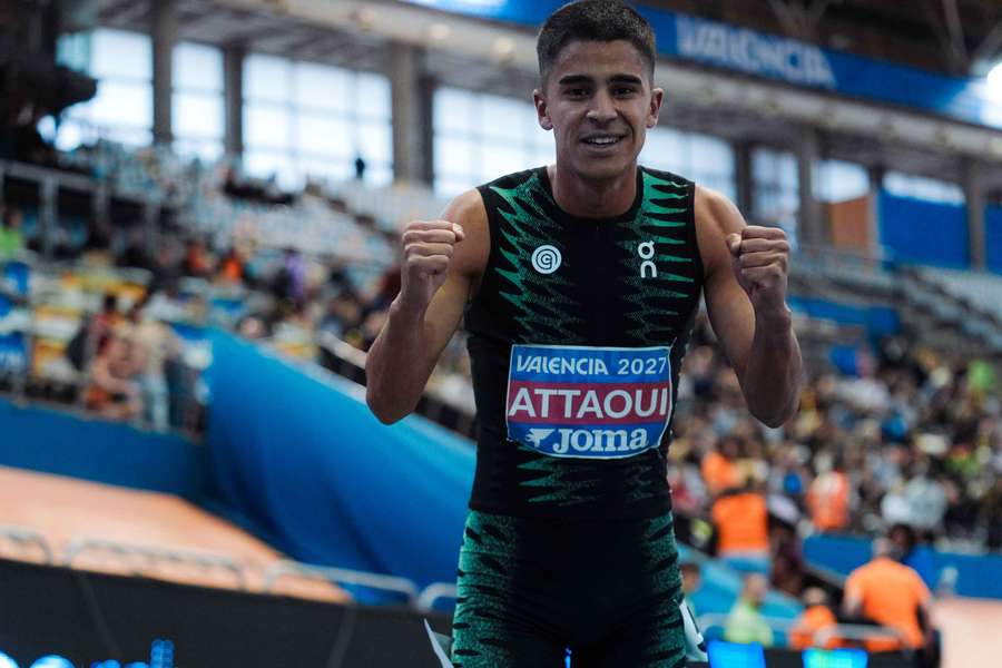 Attaoui celebra su oro en los 800 metros del campeonato de España