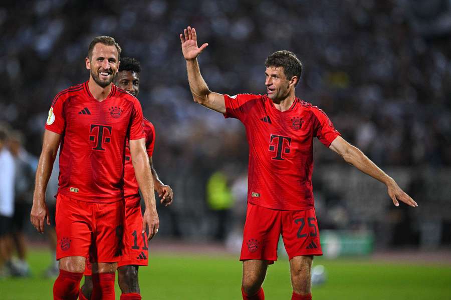 Muller and Kane on target as Bayern start Kompany era in style