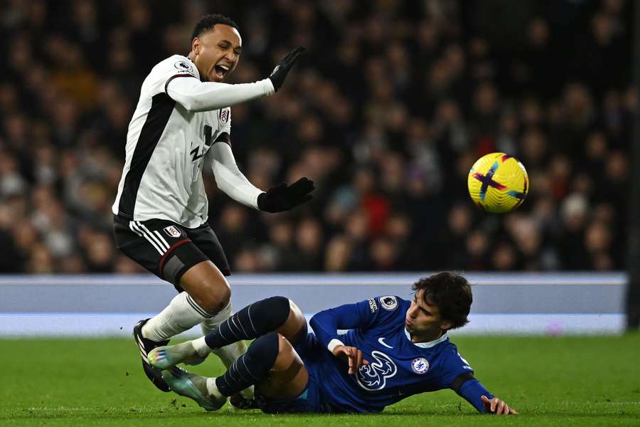 Joao Felix blev udvist for denne tackling på Fulham's Tete