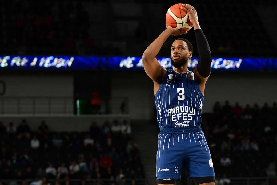 Loyd najlepszym strzelcem Anadolu Efes Stambuł w wygranym meczu Loyd najlepszym strzelcem Anadolu Efes Stambuł w wygranym meczu