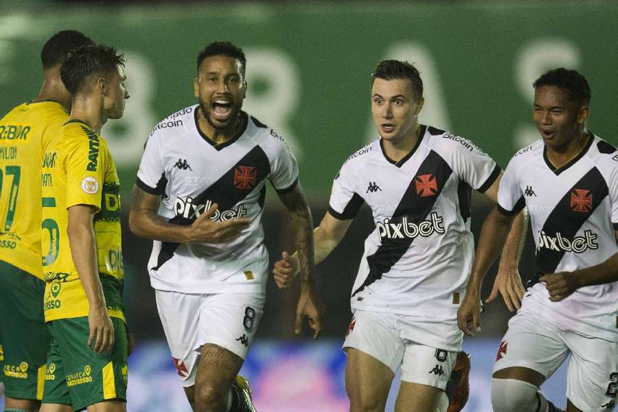 Jair desafogou o Vasco em vitória sobre o Cuiabá