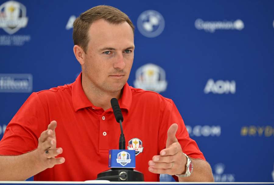 Jorden Spieth tijdens een persconferentie