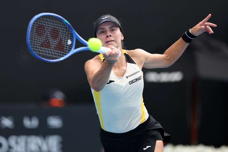 Magda Linette po trzysetowym boju pokonała Venus Williams i gra dalej w Auckland