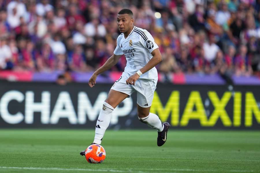 Kylian Mbappé marcó 3 goles en su último partido frente al FC. Barcelona