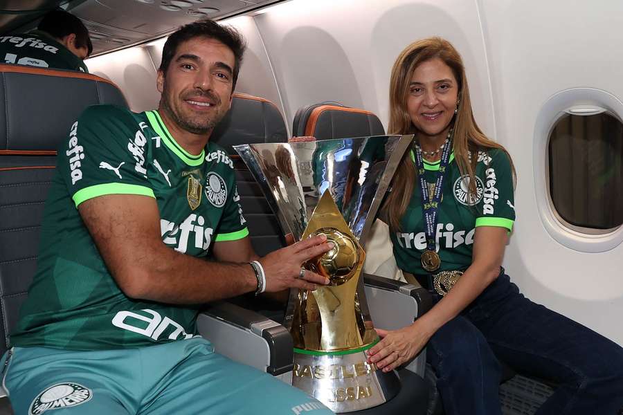 Abel e Leila com mais uma taça