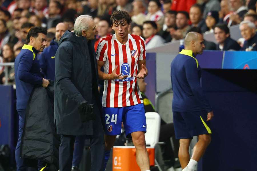Atletico Madrid defender Robin Le Normand coming off with an injury Atletico Madrid defender Robin Le Normand coming off with an injury