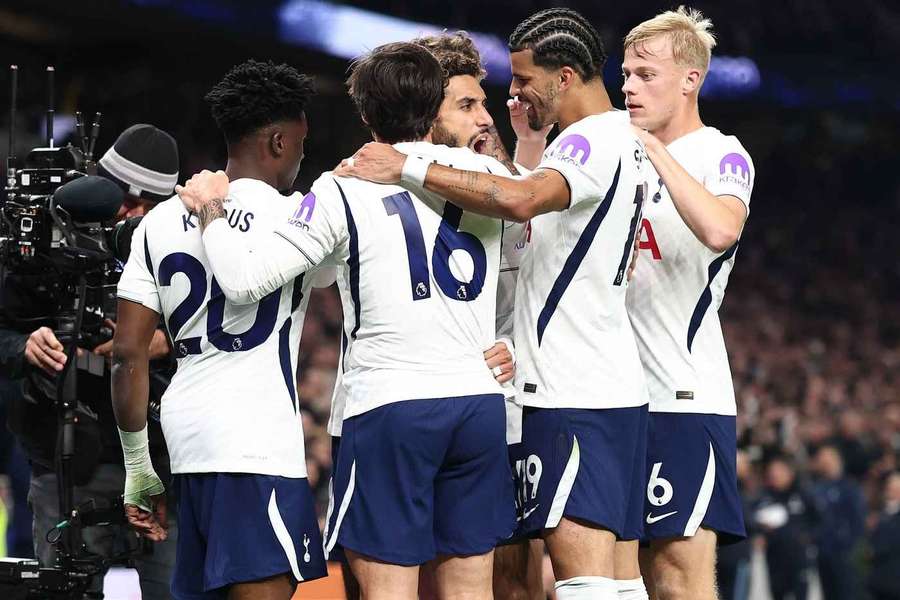 Tottenham sa teší z výhry. Tottenham sa teší z výhry.