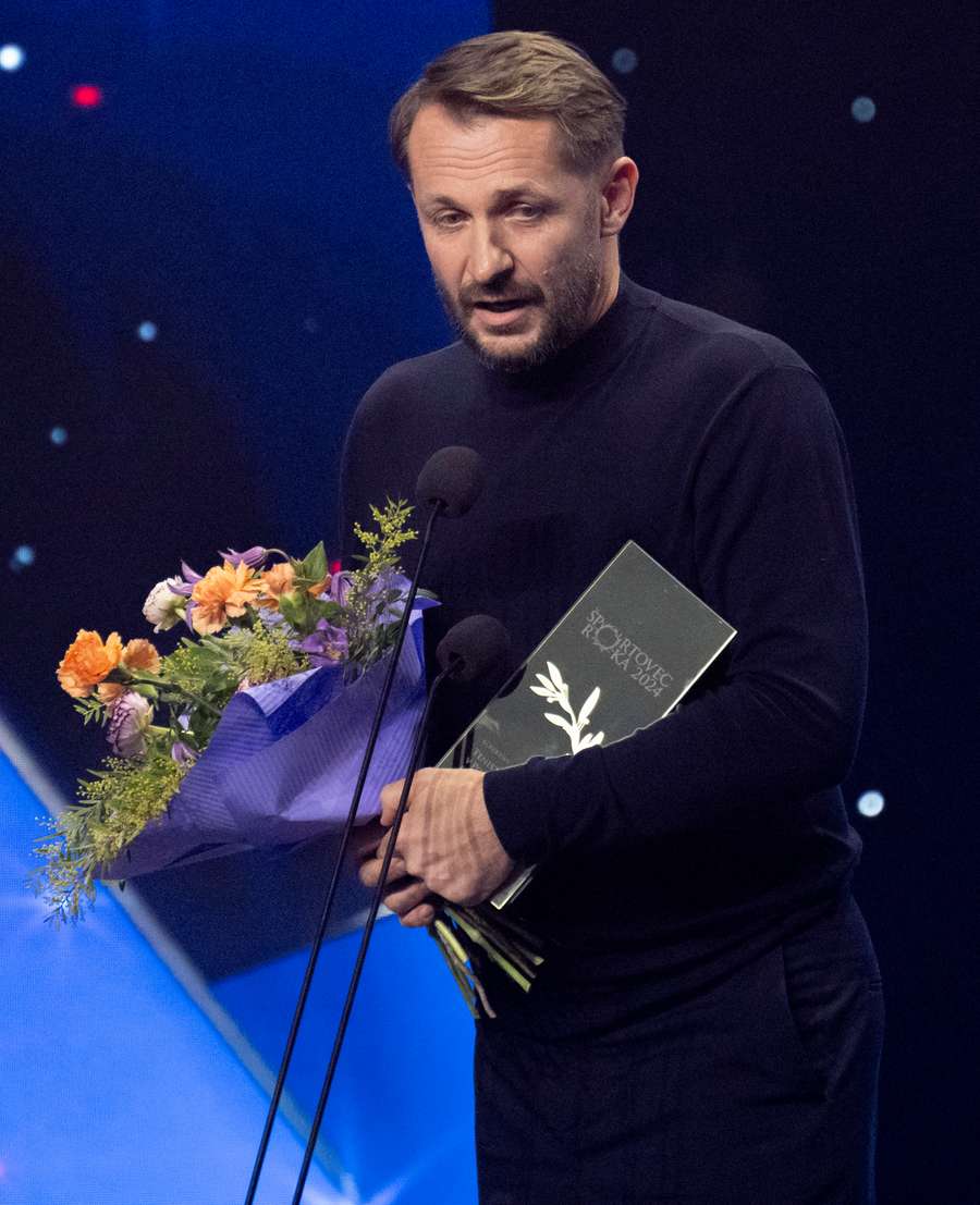 Lipták prebral ocenenie za svoje zverenkyne. Lipták prebral ocenenie za svoje zverenkyne.