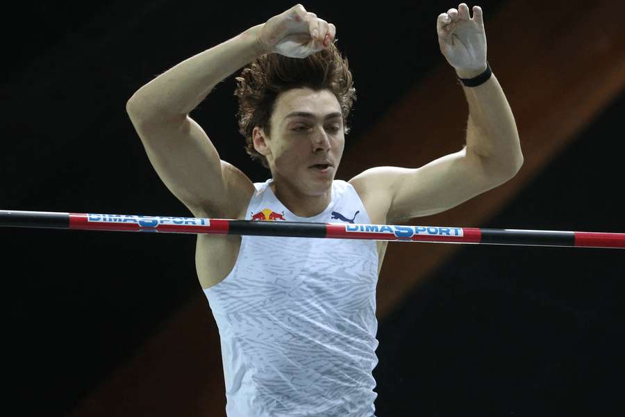 Duplantis prepísal svoj vlastný rekord o jeden centimeter.