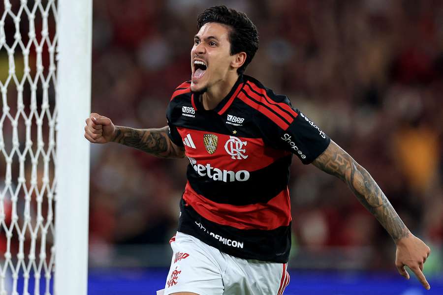 Pedro celebra gol do Flamengo no Maracanã