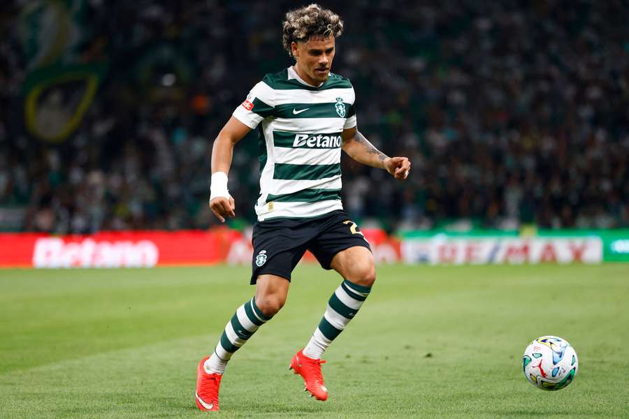 Maxi Araújo assistiu para um dos golos do Sporting na receção ao Arouca, mas não evitou a perda de pontos (2-2) Maxi Araújo assistiu para um dos golos do Sporting na receção ao Arouca, mas não evitou a perda de pontos (2-2)